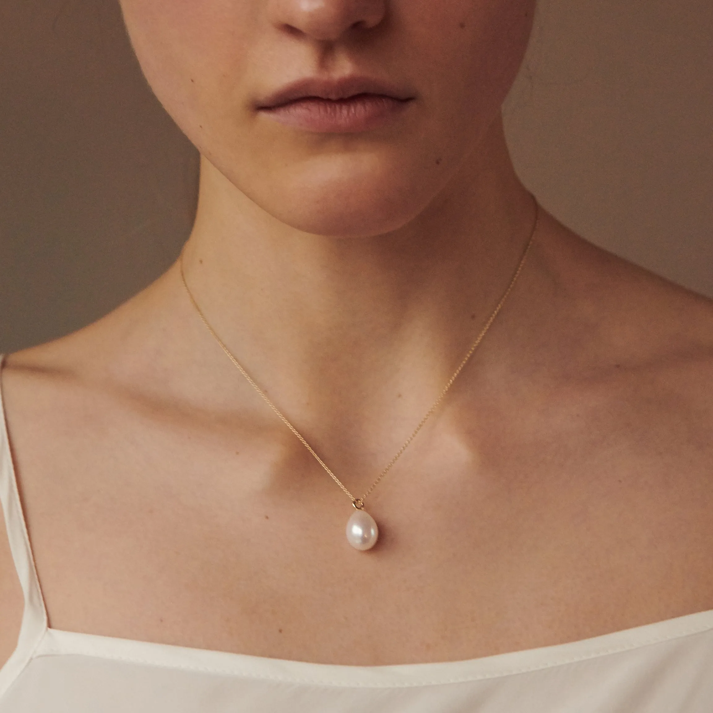 Sophie Bille Brahe - L'Eau - Pendant Necklace with Pearl, Yellow Gold